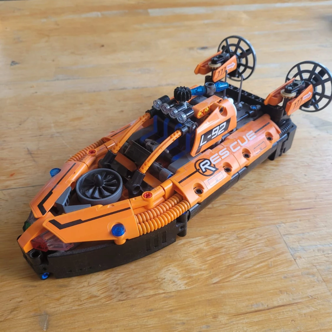 LEGO Technic Rescue Hovercraft 42076 - 1