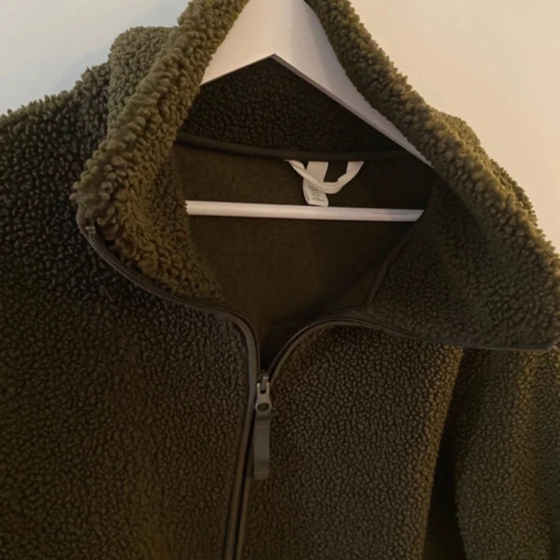 Mörkgrön teddyjacka med dragkedja - 1