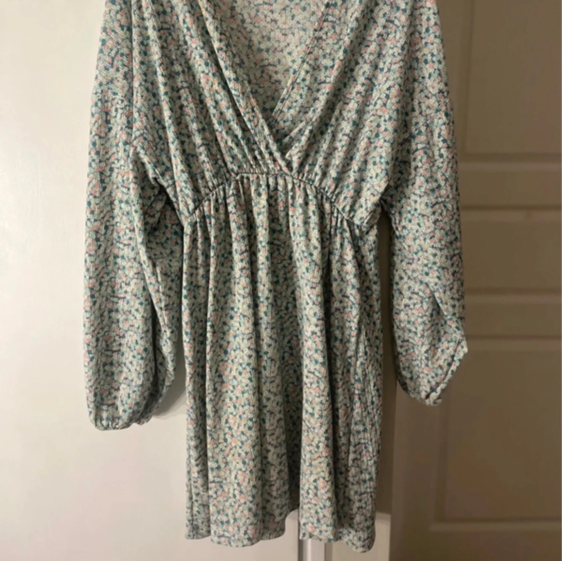 Blommig omlottklänning Gina - 3