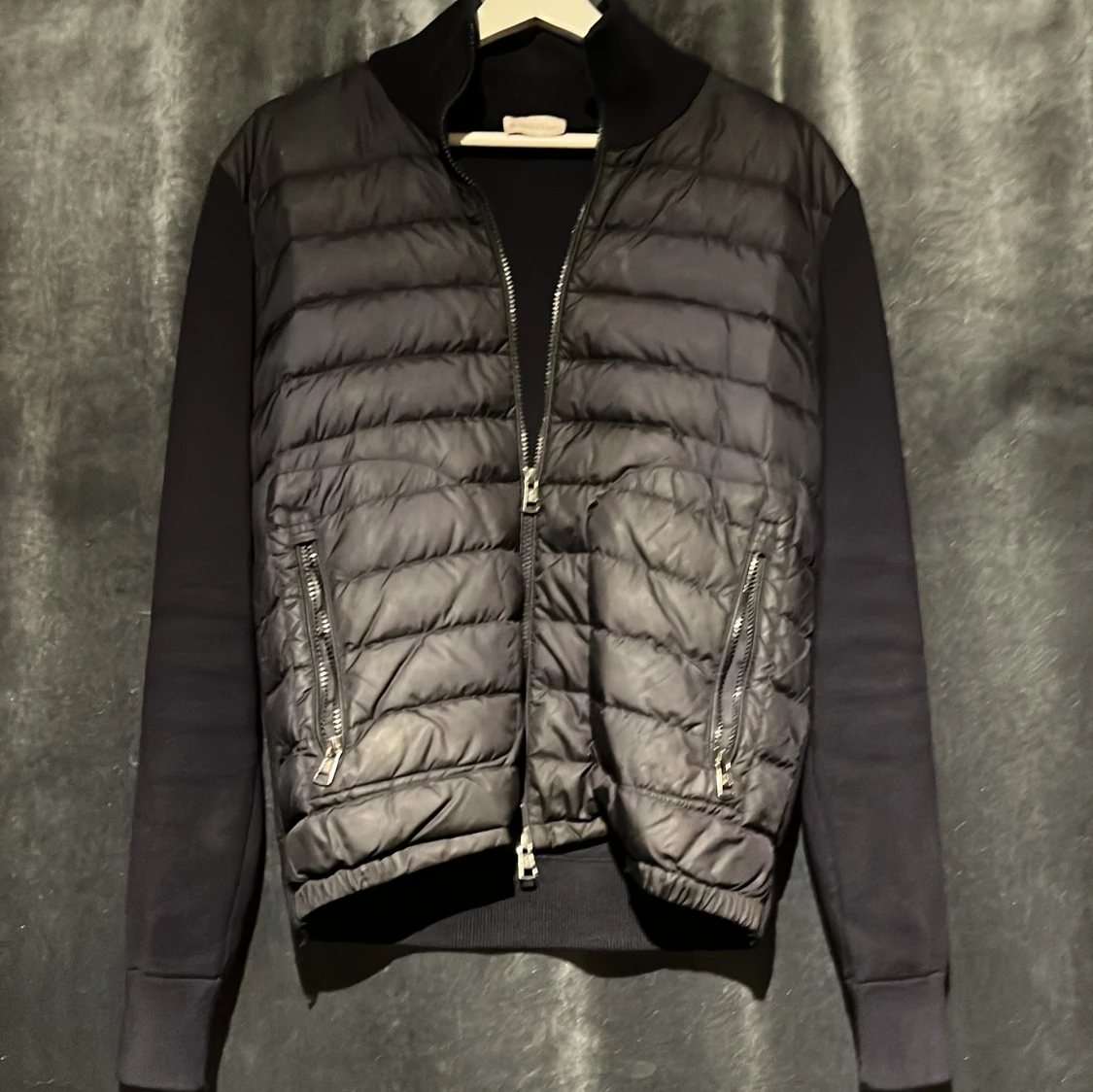 Svart pufferjacka från Moncler