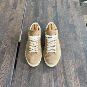 Saint Laurent skor sl06 - Inte så använda säljer för endast 1699. Pris kan diskuteras vid snabbaffär. Hör bara av dig om du har några frågor!