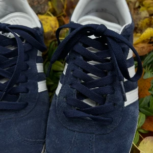 OSLO - • OSLO •  0,6x120 cm. ✨Ge dina skor ett nytt utseende med våra trendiga och prisvärda skosnören – en enkel detalj som gör skillnad!!🙌🏻