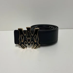 Amiri Bälte - Hejsan, säljer ett helt nytt bälte aldrig tidigare använd. Storlek 110cm. Postar alltid inom 24h efter köpet. Skriv gärna om du har fler frågor.