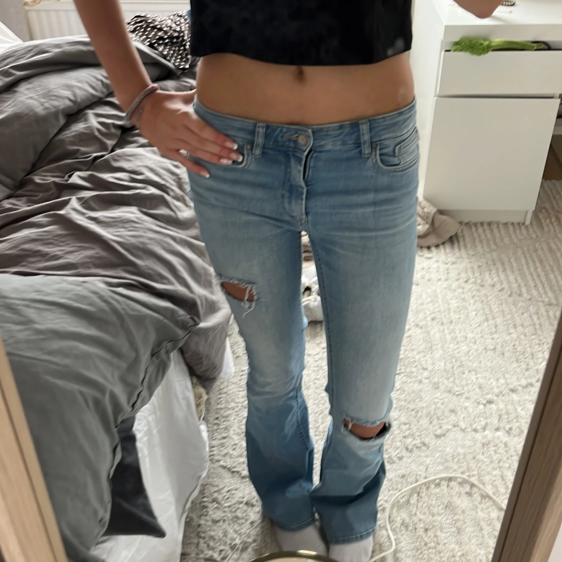 Ljusblå bootcut jeans med slitningar - 3