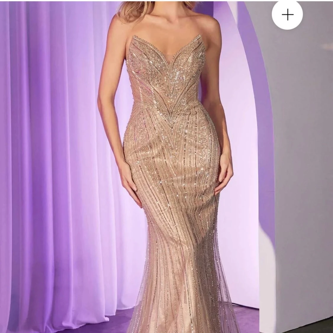 Champagnefärgad glittrig långklänning