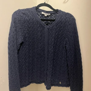 Kofta - Jättefin kofta med knappar