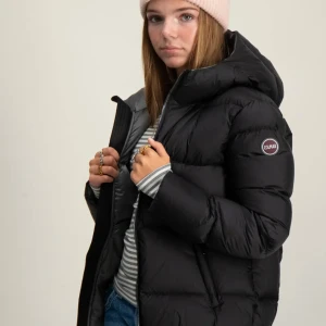 Svart pufferjacka från Colmar - Säljer denna otroligt fina och varma jackan inför vintern från Colmar i storlek 16år 172cm! 😊 Jackan är i helt nytt skick och köptes för nypris 4999kr på Kids Brand Store!  Jag bär vanligtvis storlek S/M så jackan passar det med!  Original förpackning ingår samt galgen!  Hör av dig vid fler frågor eller bilder, kan tänka mig gå ner i pris vid snabb affär ❤️