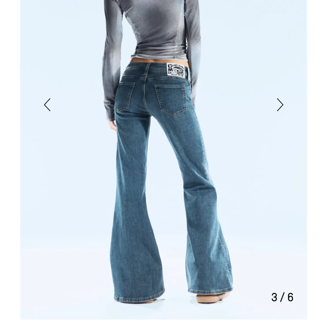 Blå bootcut jeans från Cheap Monday - 2