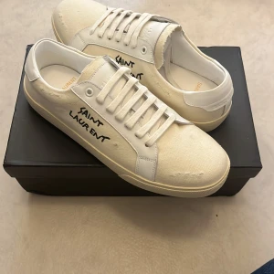 Saint Laurent skor - Sälja ett par YSL. Helt nya oanvända. Pris kan diskuteras 🙌