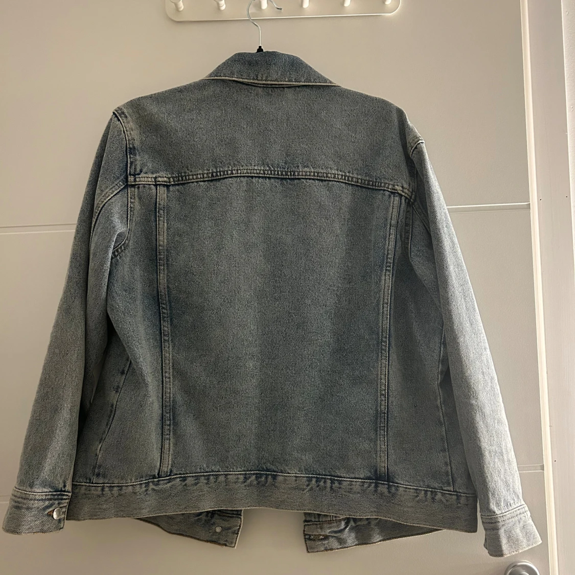 Klassisk blå jeansjacka  - 1