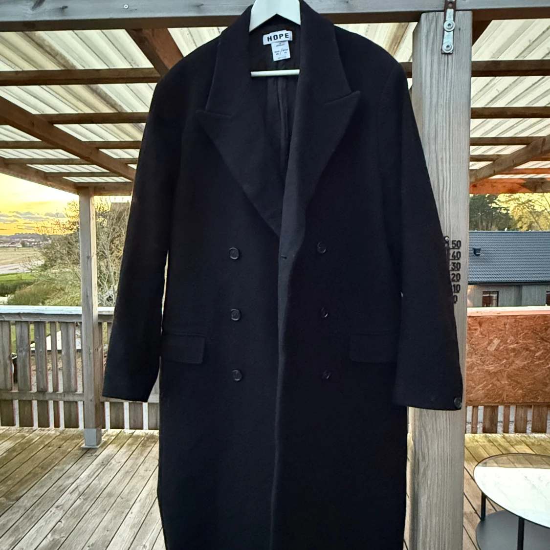 Svart lång kappa från HOPE