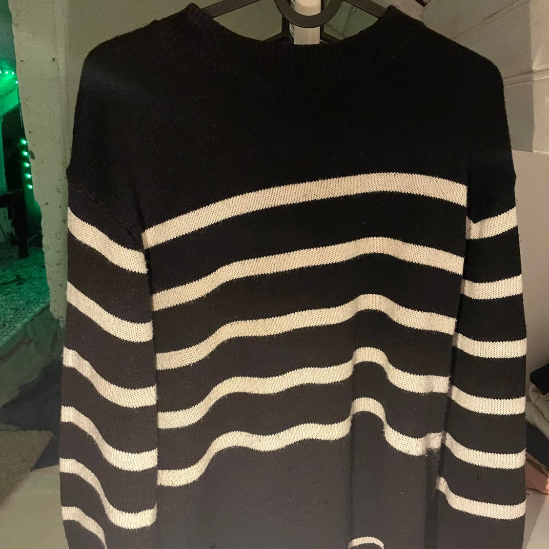 Svartvit randig stickad tröja H&M