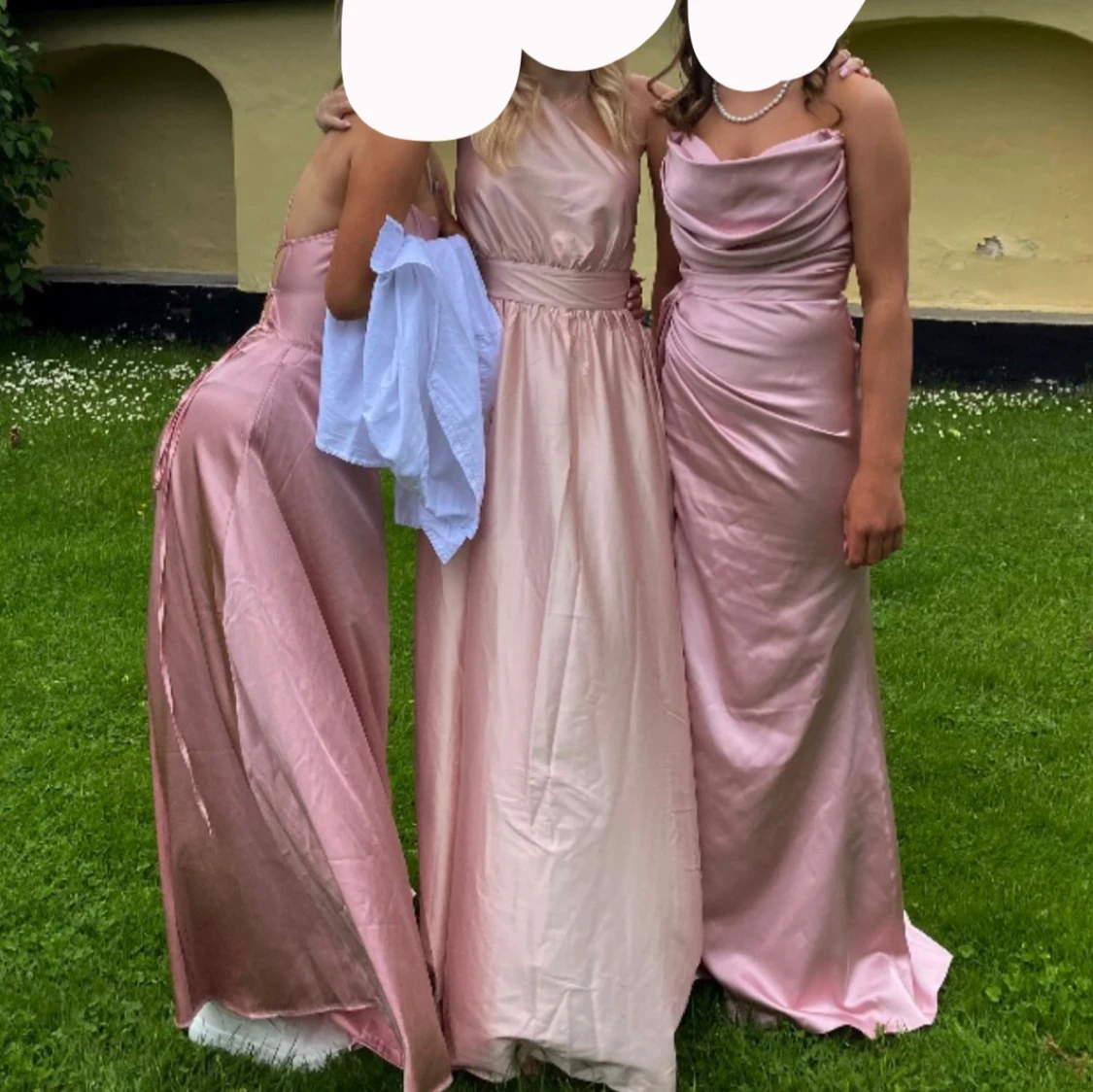 Ljusrosa långklänning med oneshoulder - 1