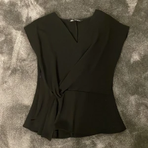 Svart zara topp - Supersnygg topp/blus från zara! 💗