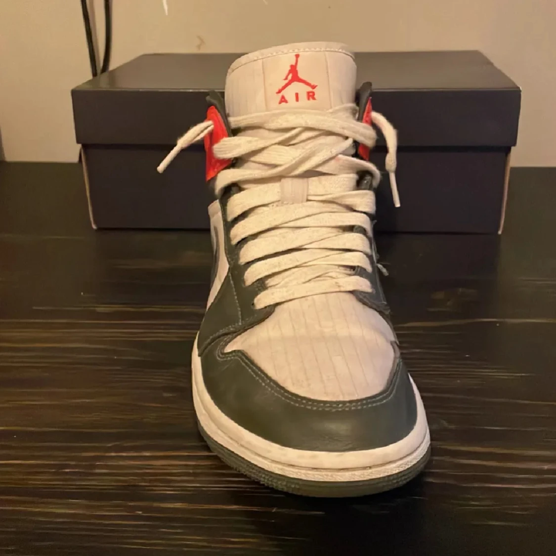 Nike Air Jordan 1 Mid svart/vit/röd - 2