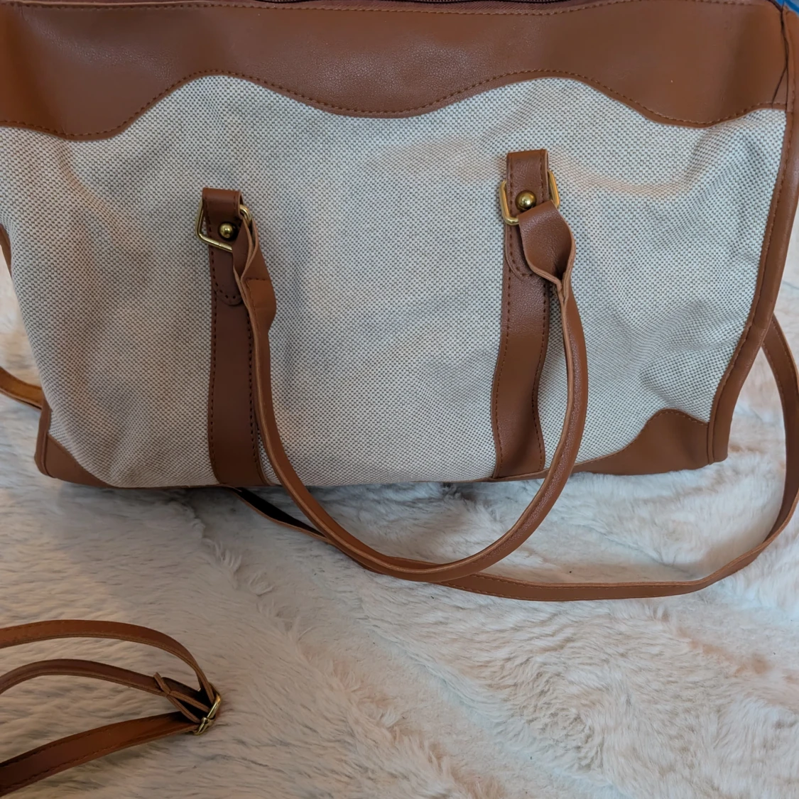 Beige och bruna axelväskor med detaljer - 3