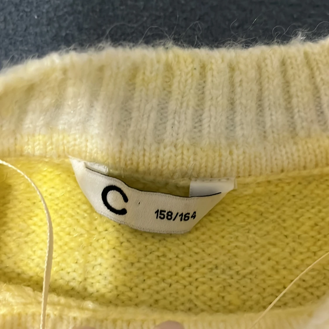 Gul stickad tröja från Cubus - 2