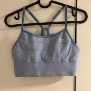 träningstopp - ljusblå träningstopp från ICIW i stl S, använd några gånger