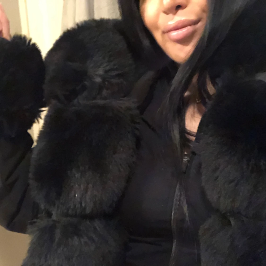 Svart parkas med fuskpäls  - 2