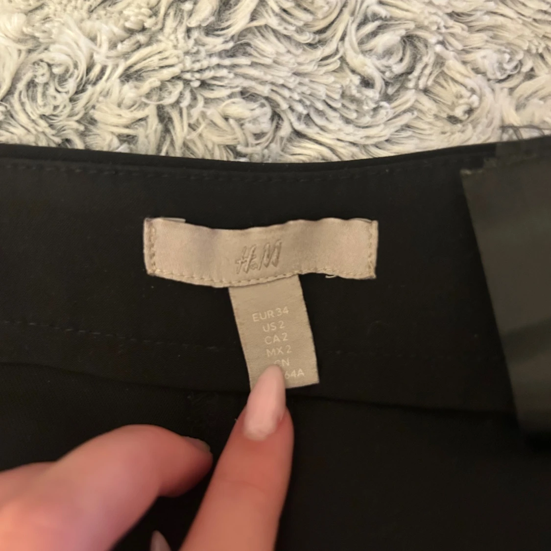 Svarta kostymbyxor från H&M, strl 34 - 1