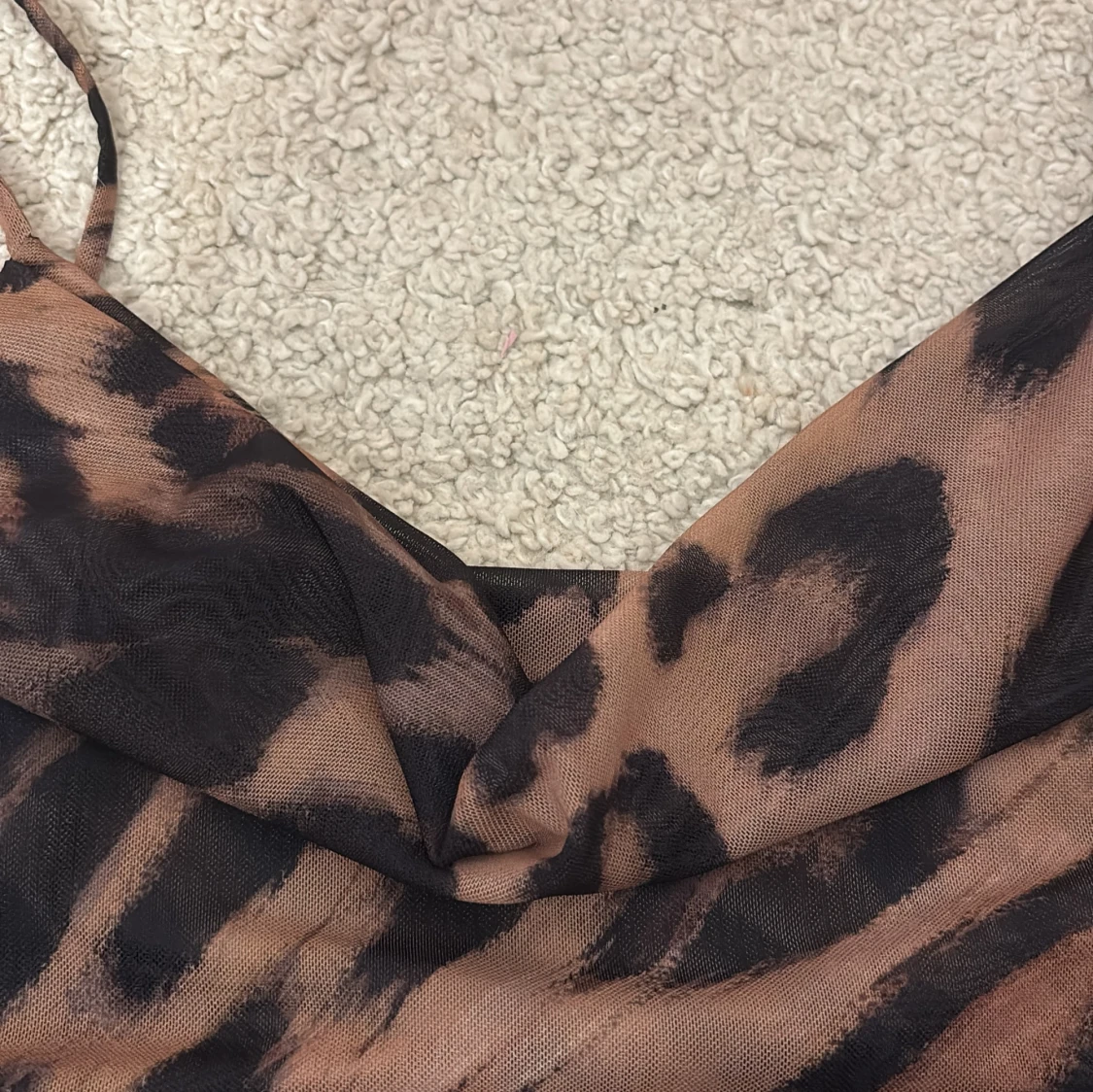 Leopardmönstrad linnetopp med drapering - 3