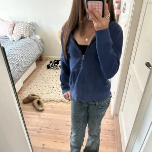 Blå ziphoodie från Polo Ralph Lauren - Mörkblå hoodie från Polo Ralph Lauren med dragkedja framtill 💞 inga defekter