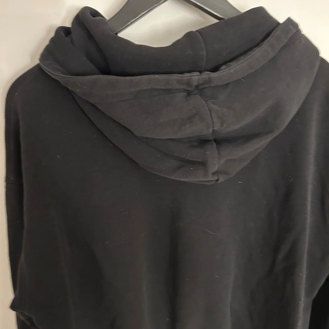 Svart hoodie  - 2