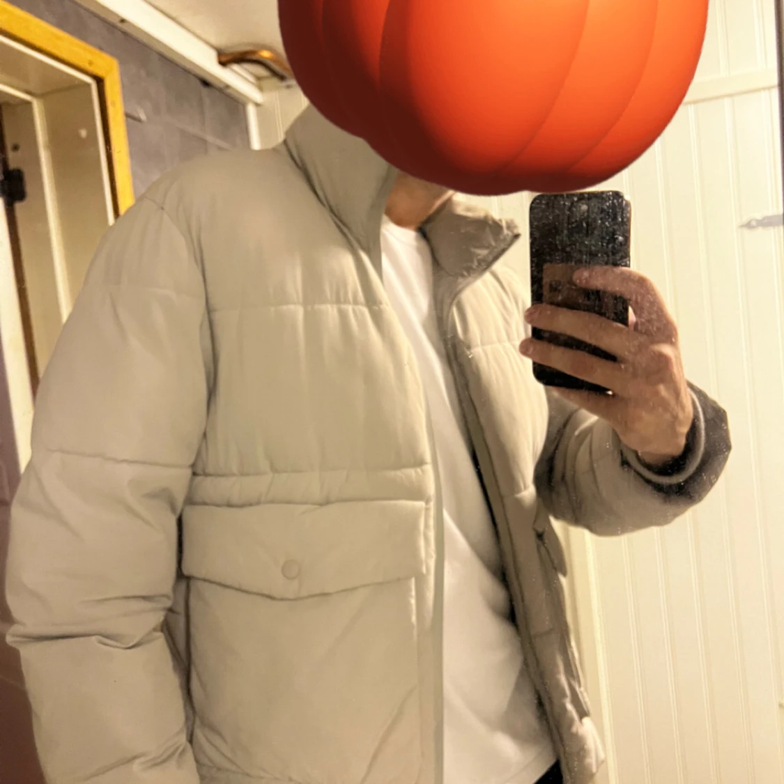 Beige pufferjacka från Zara - 1