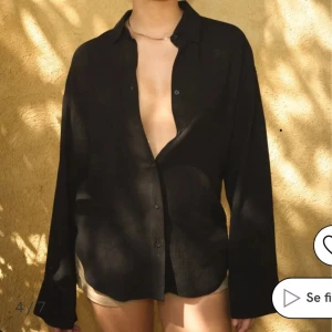 Svart linneskjorta  - Svart linneskjorta från Nelly.