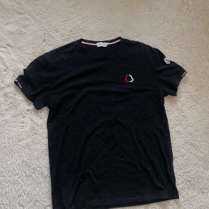 T shirt  - Passar M bäst skulle ja säga, 300 kr 