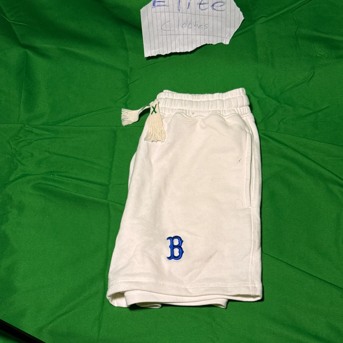 Vita MLB shorts med blå B-logga - 2