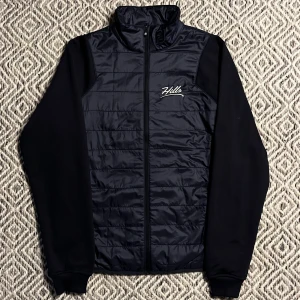 Footjoy Jacka - Footjoy Golfjacka! | Skick 9/10 mycket bra | Nypris 2000kr | Mitt pris 599kr | Kom pm vid frågor eller funderingar! | Postas eller hemleverans i Gävle området!