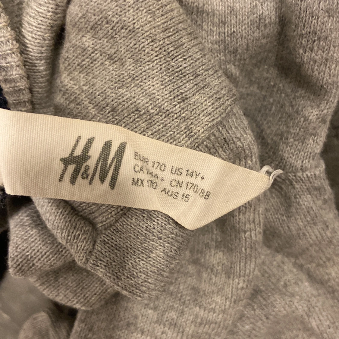 Ljusgrå långärmad tröja från H&M - 1