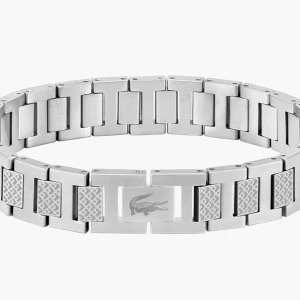 Silverfärgat armband från Lacoste - Stilrent armband i silverfärgad metall från Lacoste med klassisk krokodil-logga på spännet. Länkarna har snygga graverade detaljer, ganska ny men inte använd skulle ges som present men blev inte av. Perfekt att ge till sin kille/pappa. Priset kan diskuteras❤️