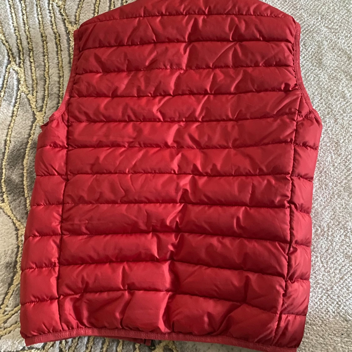 Röd dunväst från North Sails - 1