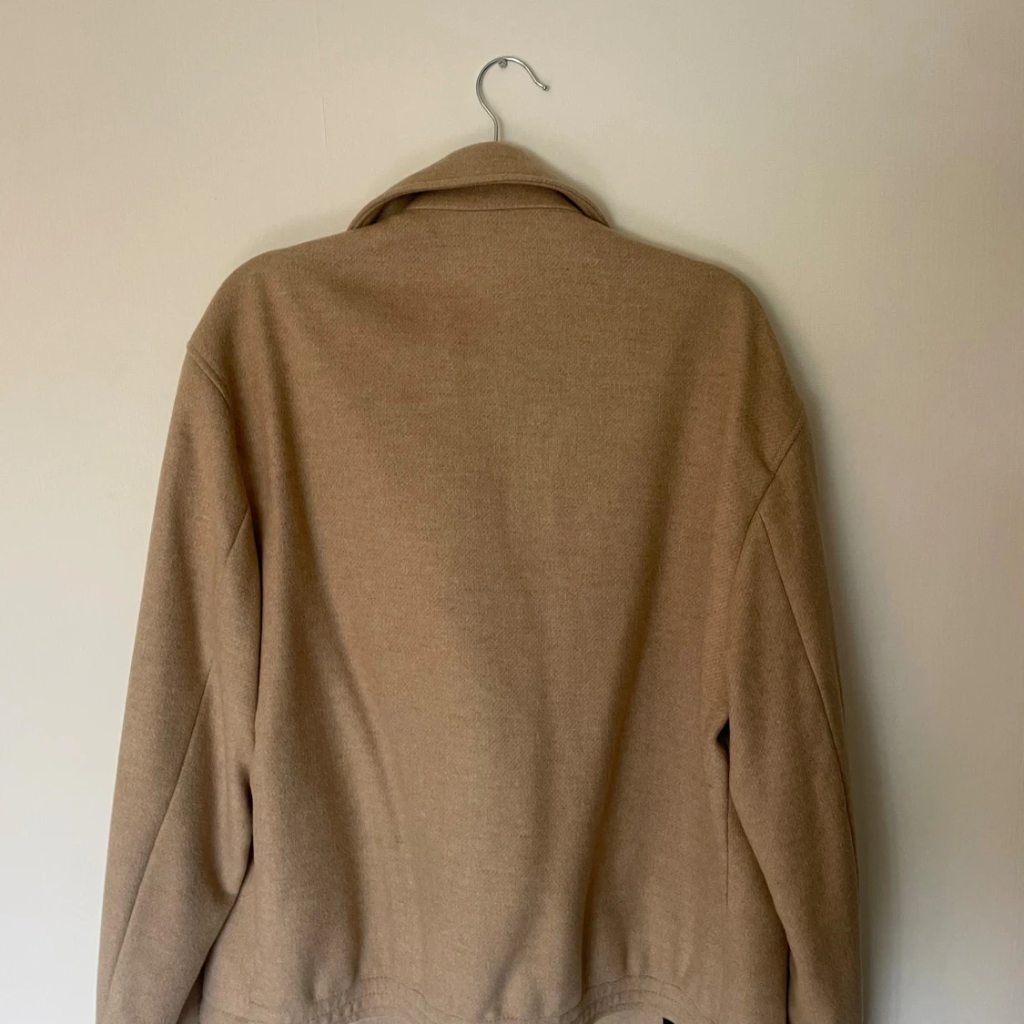 Beige jacka från Zara, storlek L - 1