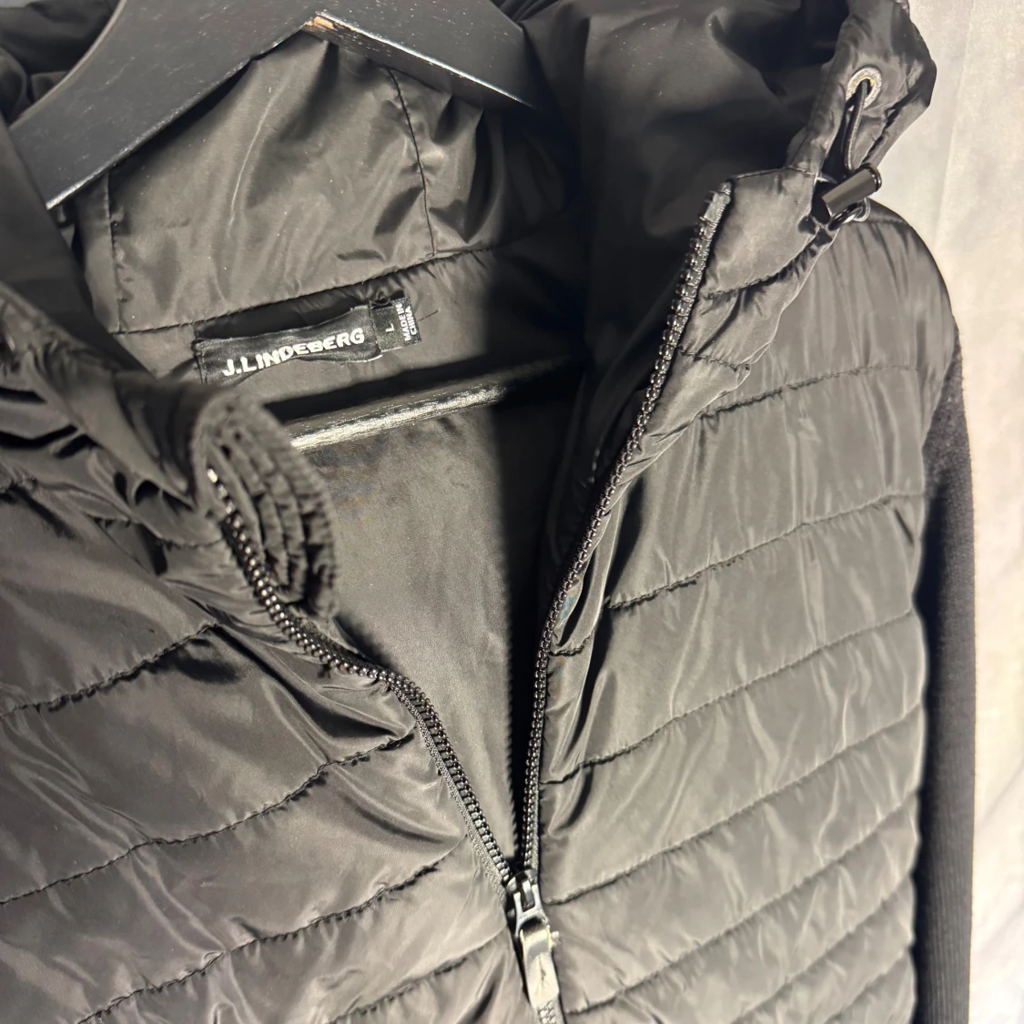 Svart pufferjacka från J.Lindeberg - 2