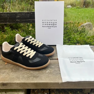 Maison Margiela Skor - Maison Margiela skor - 42 - Endast testade - Trendig och fräscha skor - Skickas Snabbt              OBS det är 1:1or