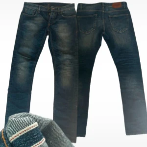 Selvedge jeans från NN07,  29/32 - Snygga blå jeans från NN07 med klassisk femficksdesign och läderpatch bak. Jeansen har en rak passform, slitningar och snygg tvättad look. Tillverkade i robust denim med orangea kontrastsömmar. Perfekta för dig som gillar stilrena och tidlösa jeans.