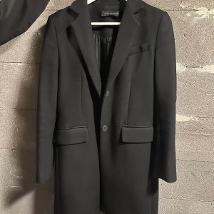 Svart kappa - Svart klassisk kappa från Zara