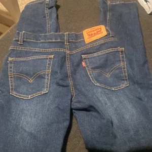 Levis 510 skinny jeans storlek 164 - Väldigt bra skick och jätte bra färg passar med många kläder 