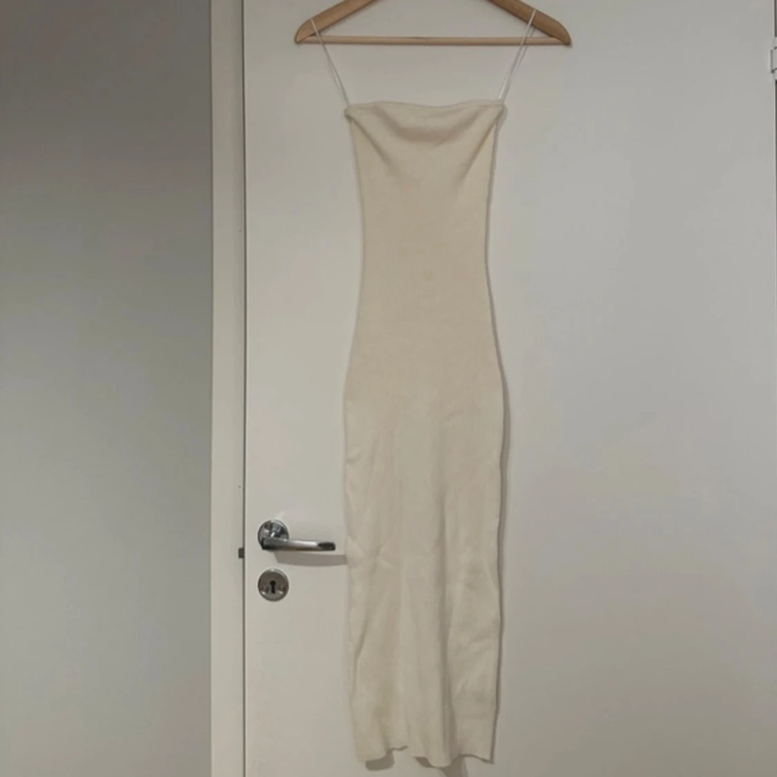 Ribbad vit långklänning h&m - 1