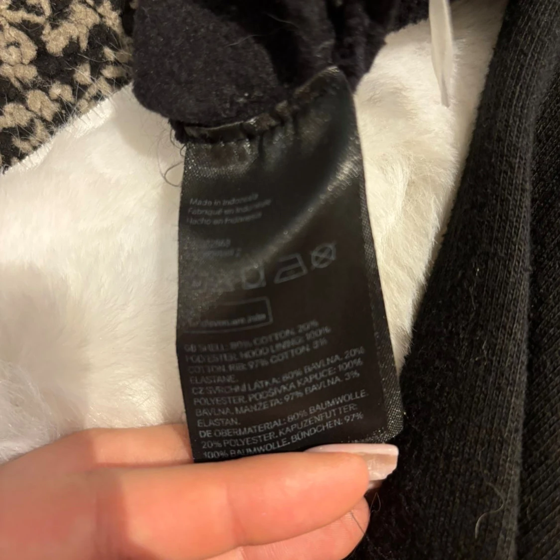 Svart hoodie från H&M med huva/bluza  - 4