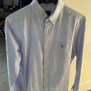 Märkesskjortor  - Skjortor från Tiger of Sweden, Gant, Eton och Sand. Väldigt fint skick och bra kvalité. Otroligt sparsamt använda. Alla för 1000kr eller 300kr styck. Pris kan diskuteras.
