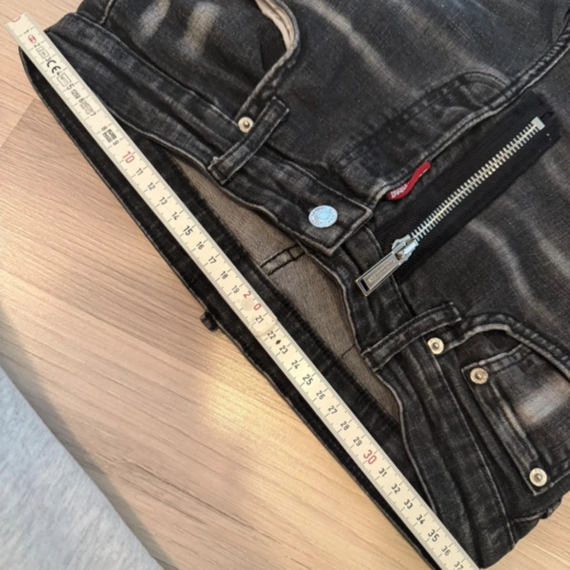 Svarta skinny jeans med slitningar - 2