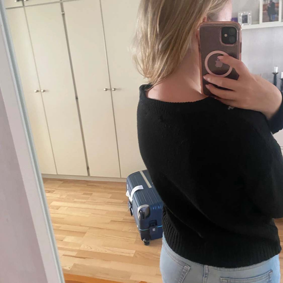 Svart stickad tröja med stjärnor - 1