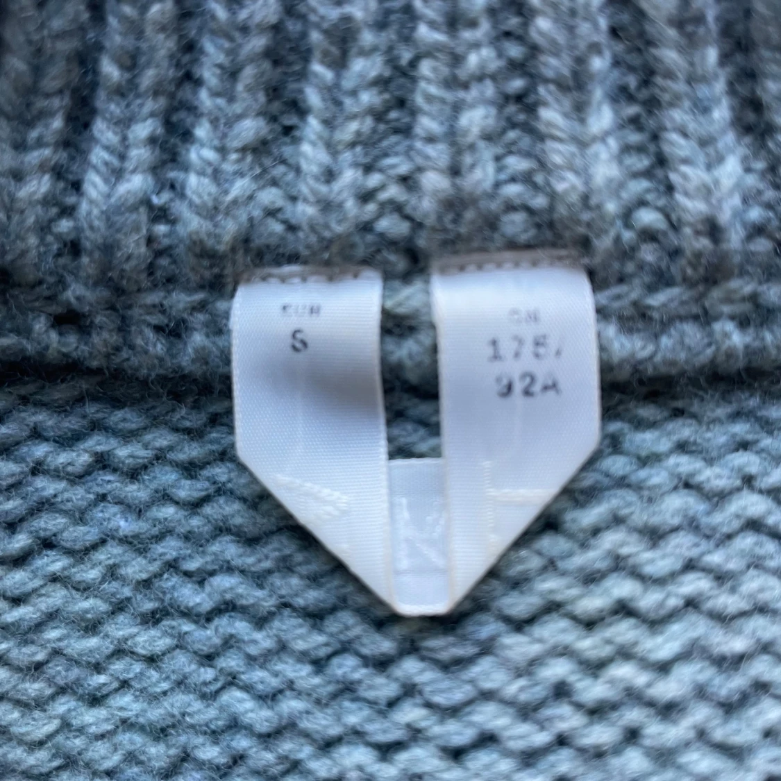 Turkos stickad tröja med rund hals från Arket - 2