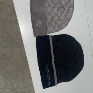 Feta mössor  - Säljer feta mössor 