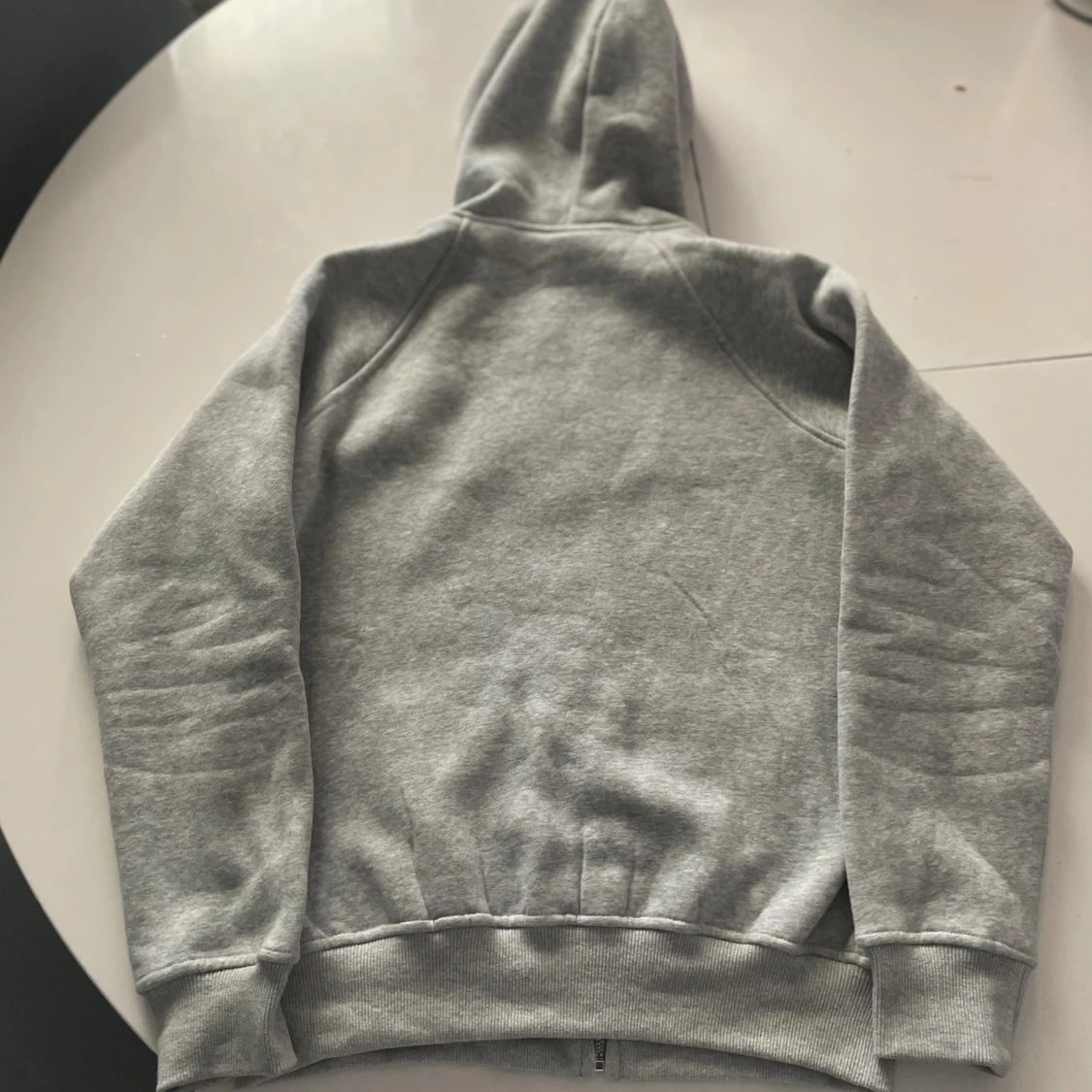 Grå hoodie från Burberry med dragkedja - 1