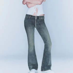 Söker dessa i Puddly Blue - Söker för dessa weekday jeans i färgen puddly blue. Antingen 25/30 eller 26/30. Tar helst inte pris över original kostnad.